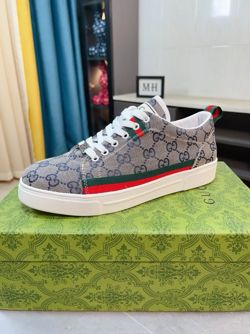 Men's shoes 💰400🌸🌸[GUCCI] Gucci's new spring and summer slip-on loafers with cartoon characters, Fendi F's low-top trendy men's shoes, 😈The upper is made of Italian 🇮🇹 imported sheep suede with Lafayette embroidered leather, full pigskin lining, original rubber non-slip outsole! The style is high-profile and elegant, and the upper is versatile and fashionable. 🇱🇾🇱🇾A large number of ready-made and reposted pictures will be sold! 38-44,